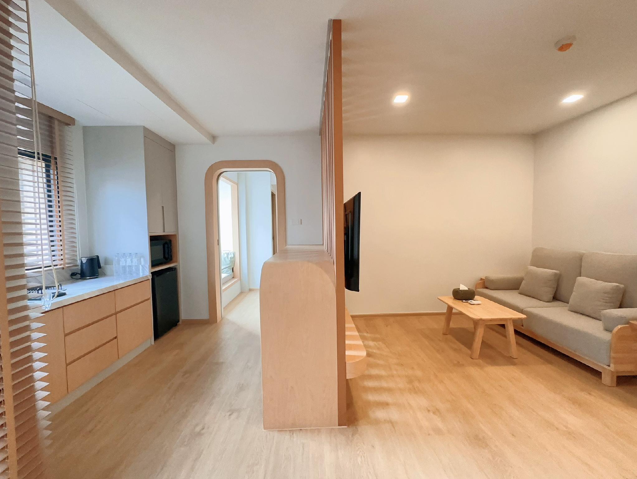 Homey, Suite
