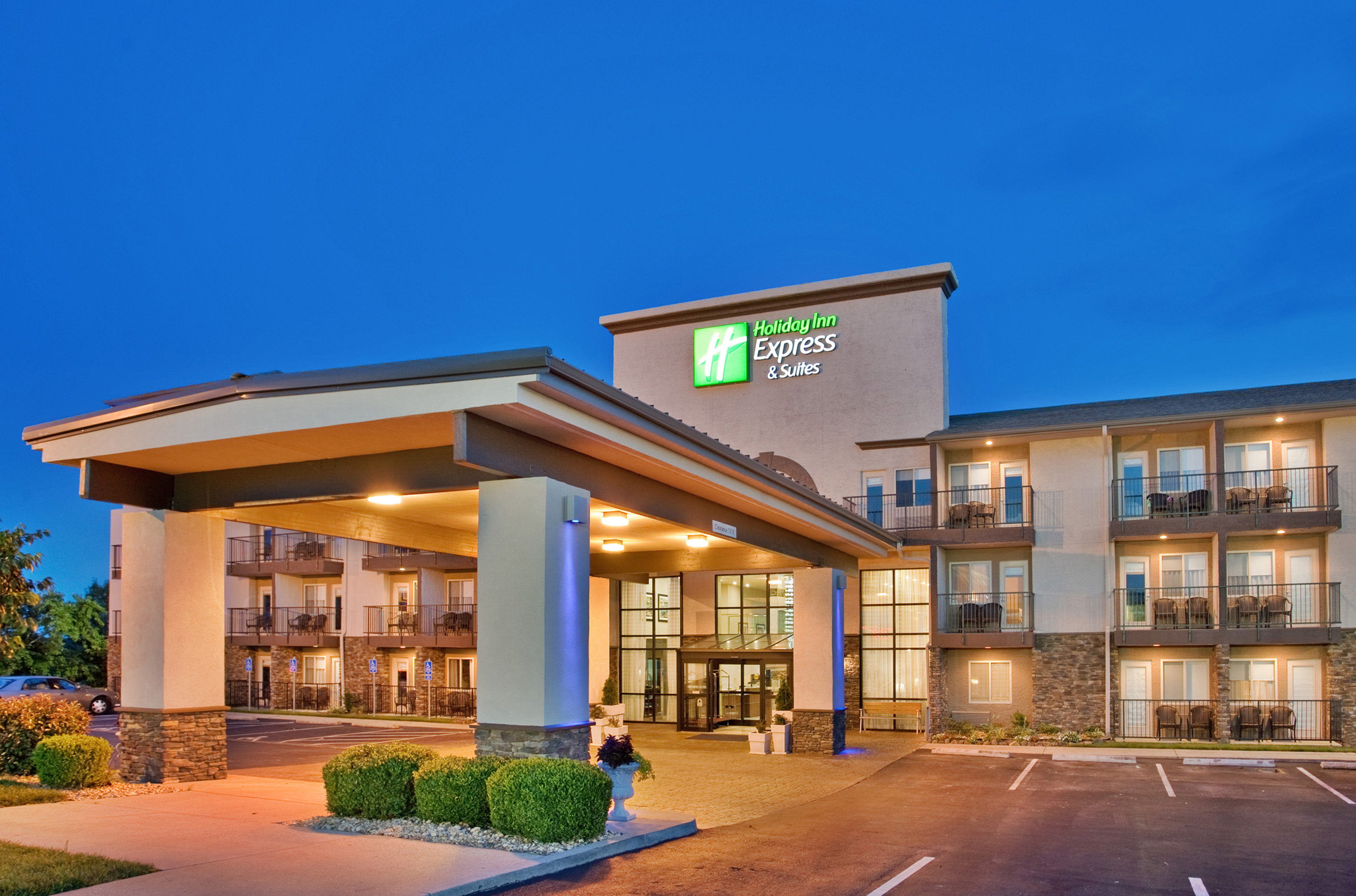 Holiday Inn Express Hotel Suites Branson 76 Cent 2/73