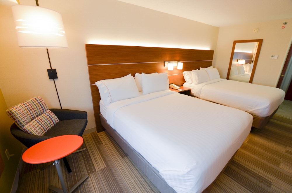 Holiday Inn Express Pittsburgh-Bridgeville 12/42
