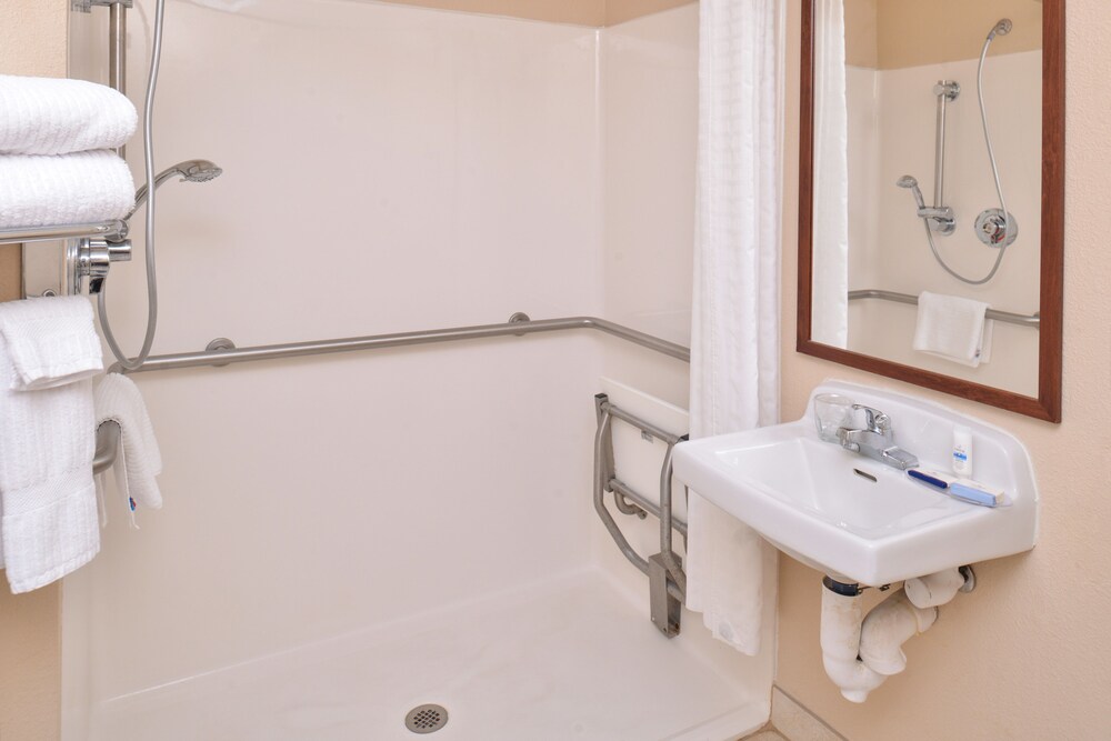 Candlewood Suites Lafayette- River Ranch 9/58