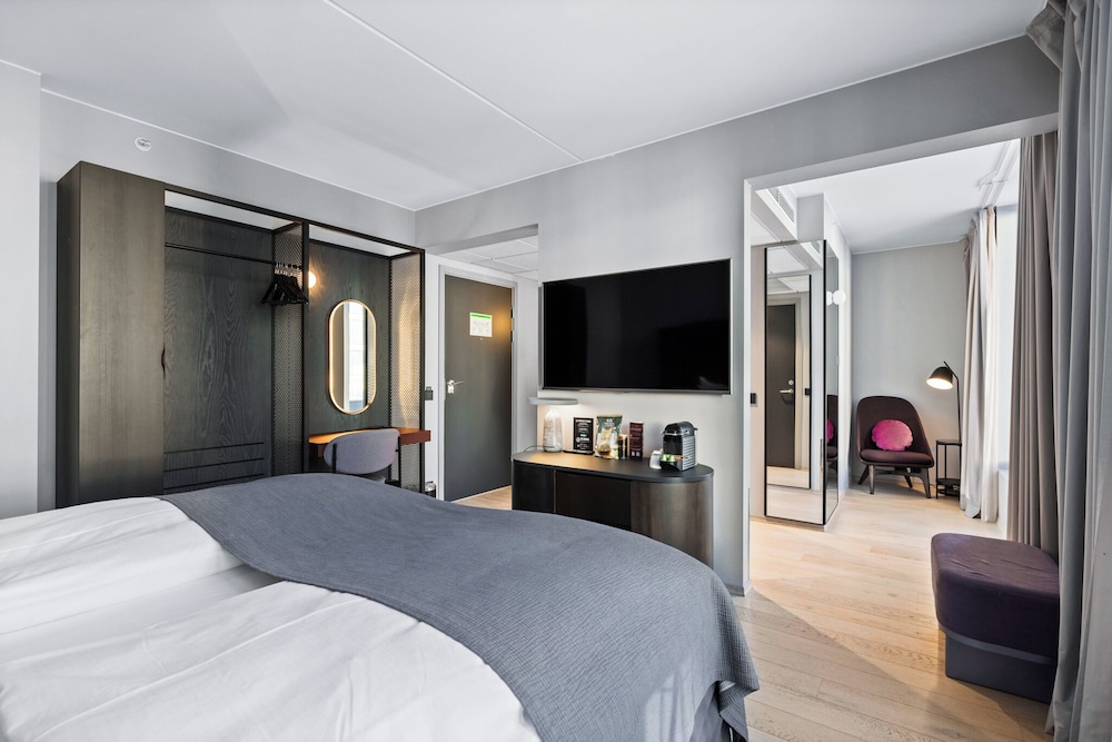 DELUXE, DOUBLE BED, BALCONY