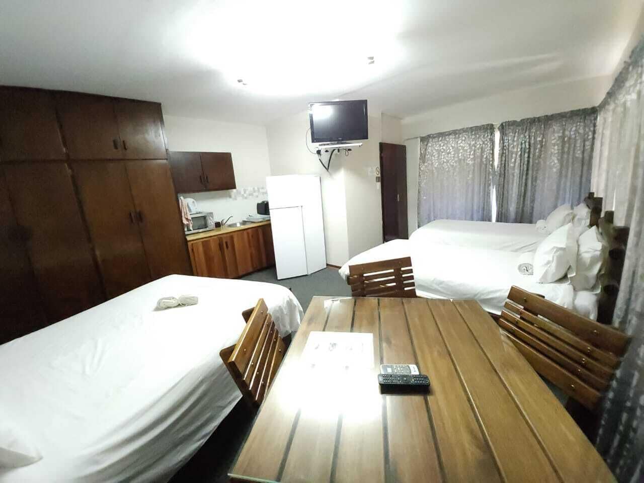 4 Rooms, Double and Twin Beds