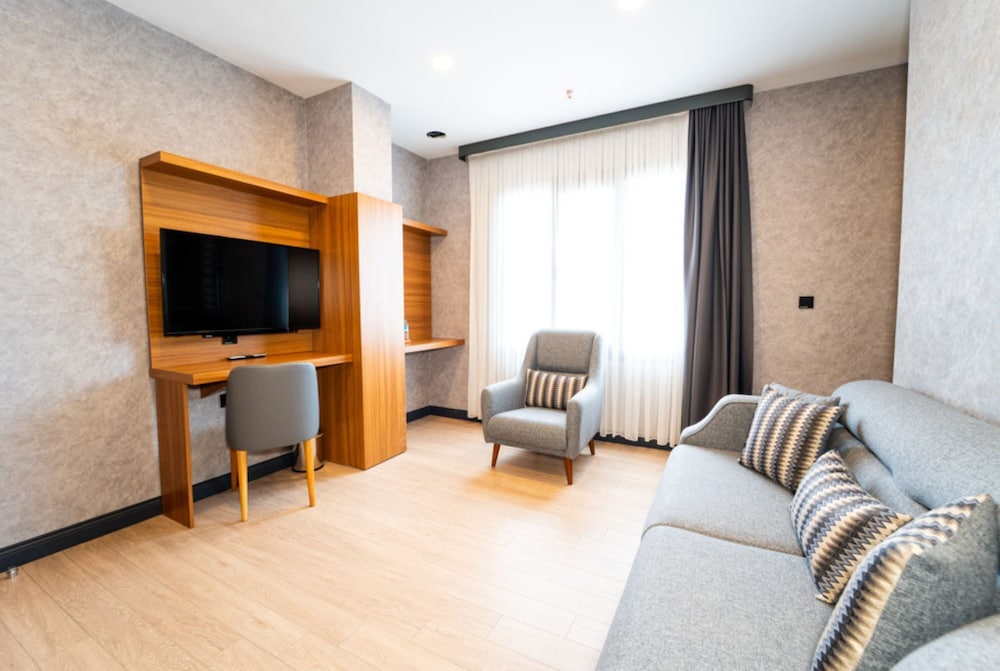 Educity Suit & Hotels 27/50