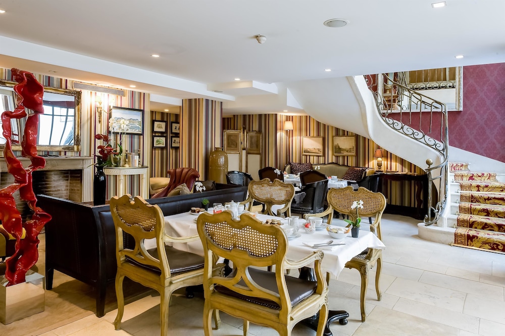 Hotel Chateaubriand 44/48