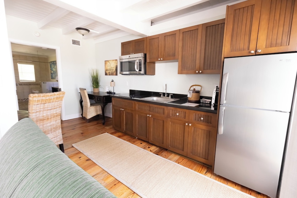 Coconut Palm Inn 3/50