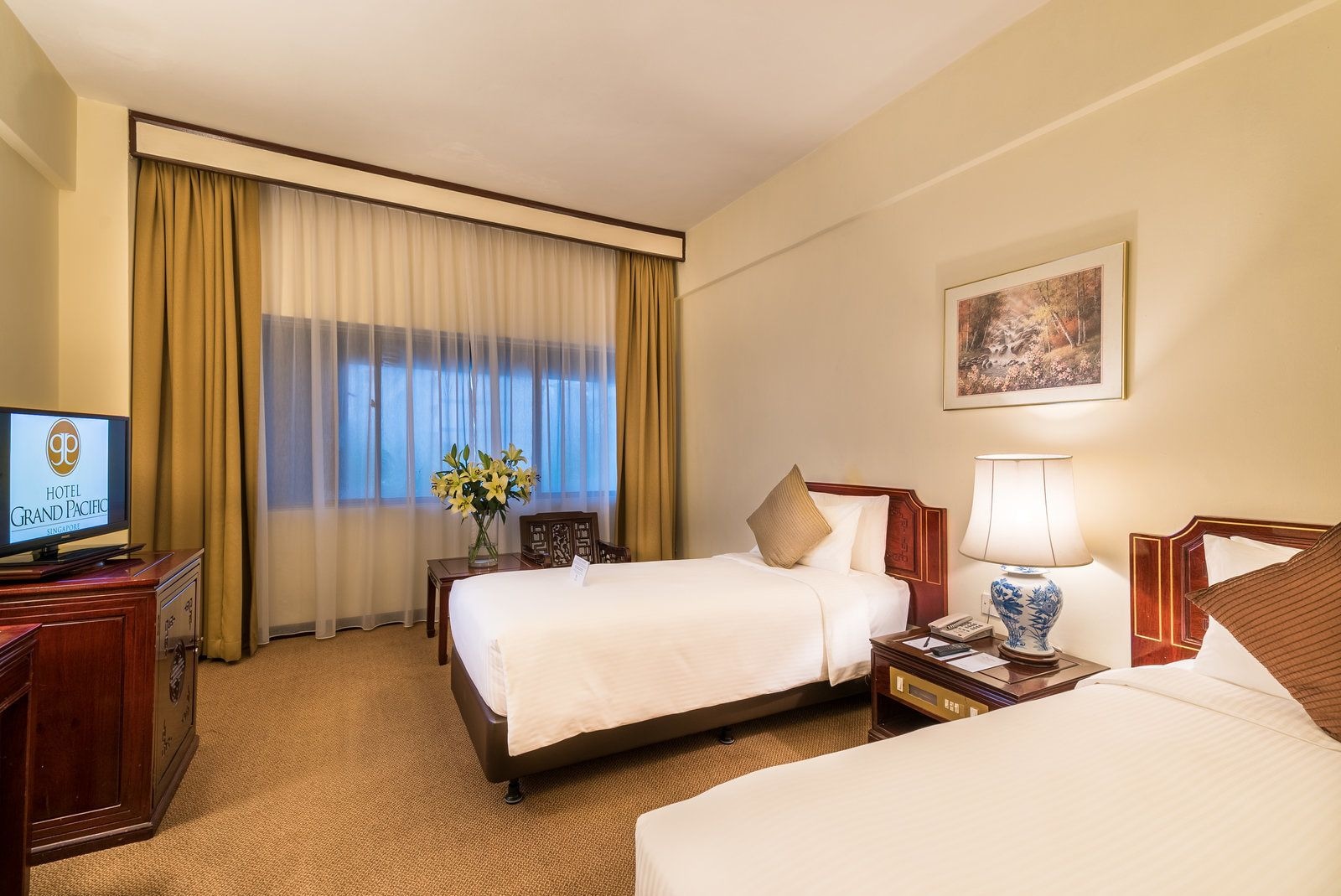 DELUXE, TRIPLE, 1 DOUBLE AND 1 SINGLE OR 3 SINGLE BEDS