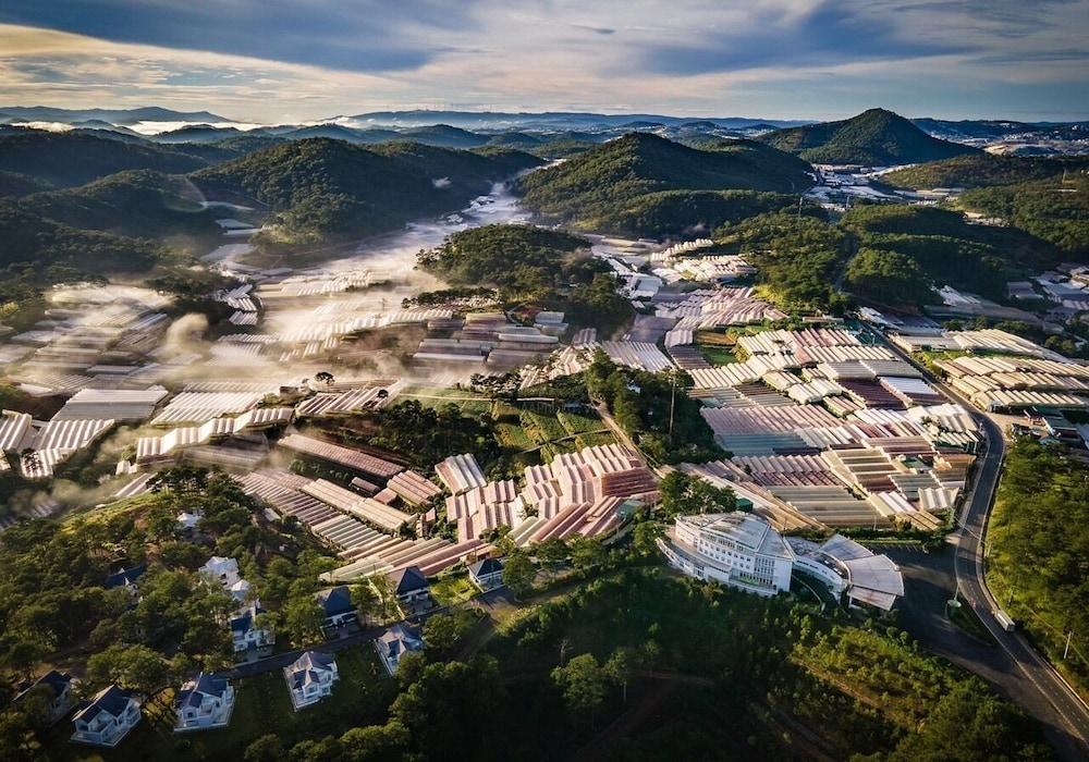Thuy Hoang Nguyen Hotel Resort & Spa 72/75