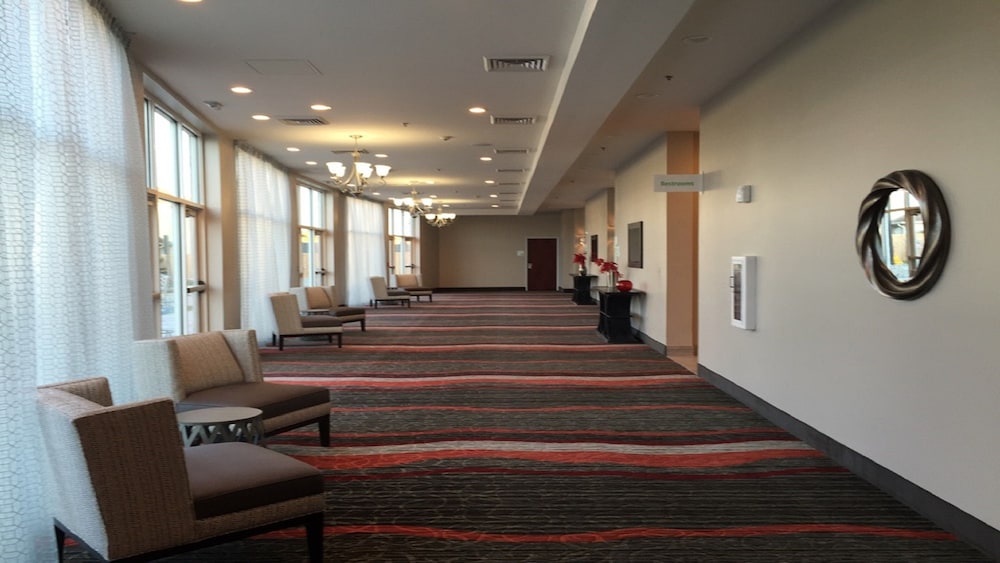Holiday Inn Hotels And Suites Lafayette North 40/55