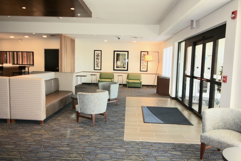Holiday Inn Express & Suites Kirksville - University Area 22/38