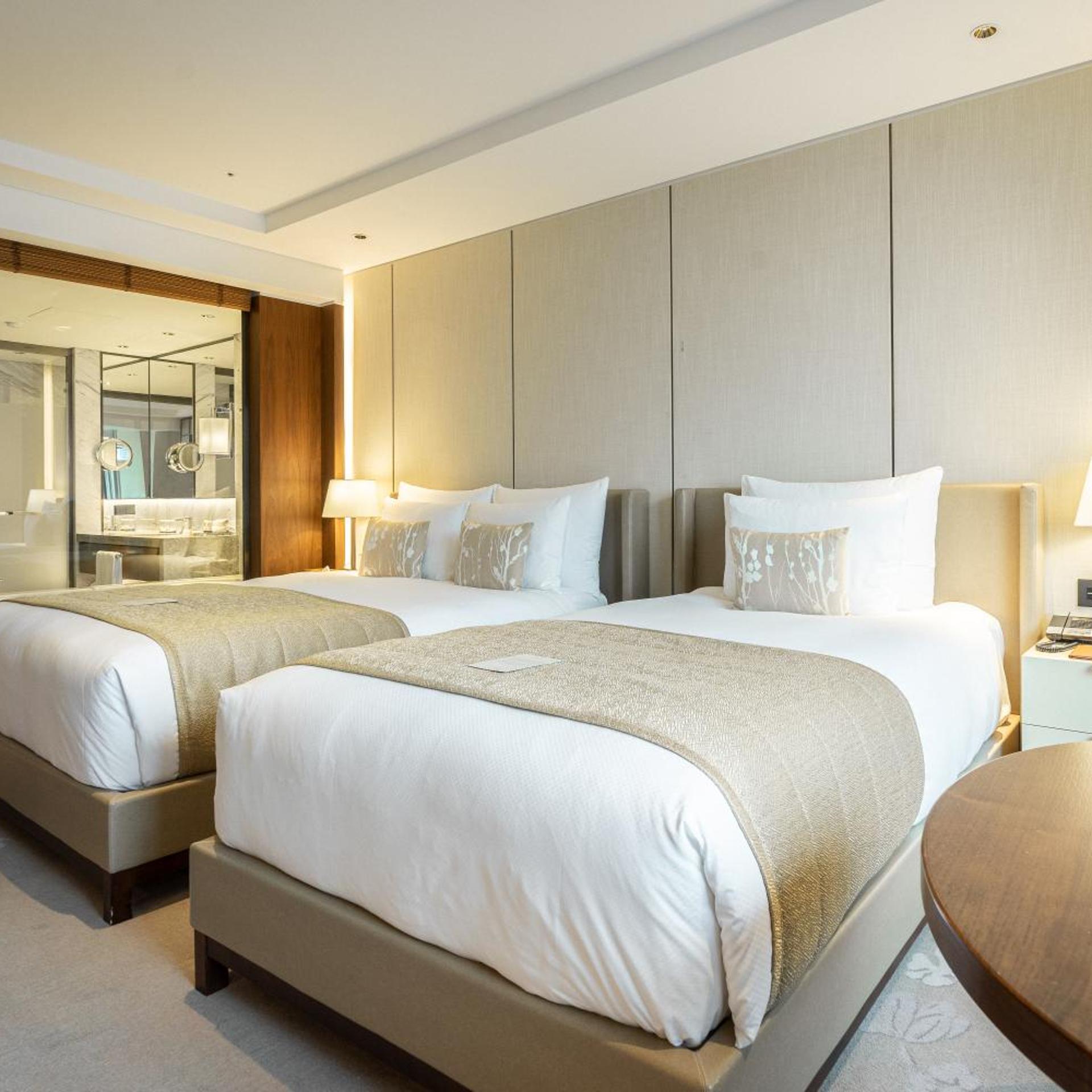 GRAND, DELUXE, FAMILY, TWIN BEDS