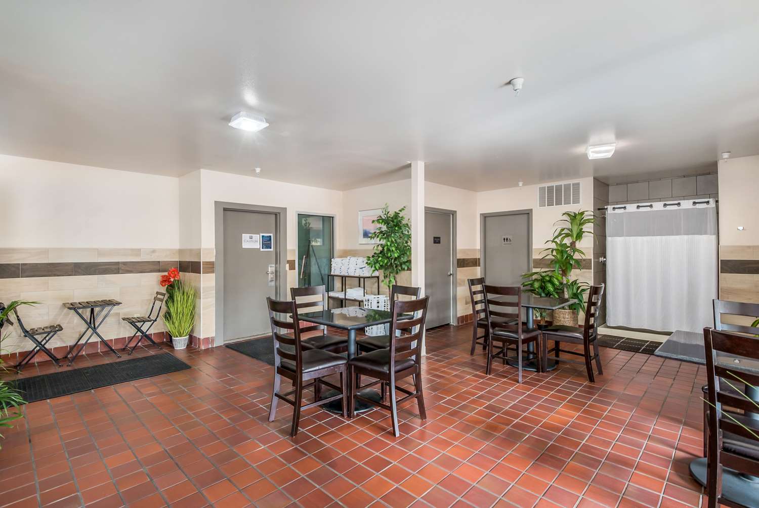 Red Lion Inn & Suites Sequim 14/22