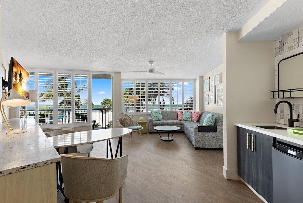 Bellwether Beach Resort 38/54