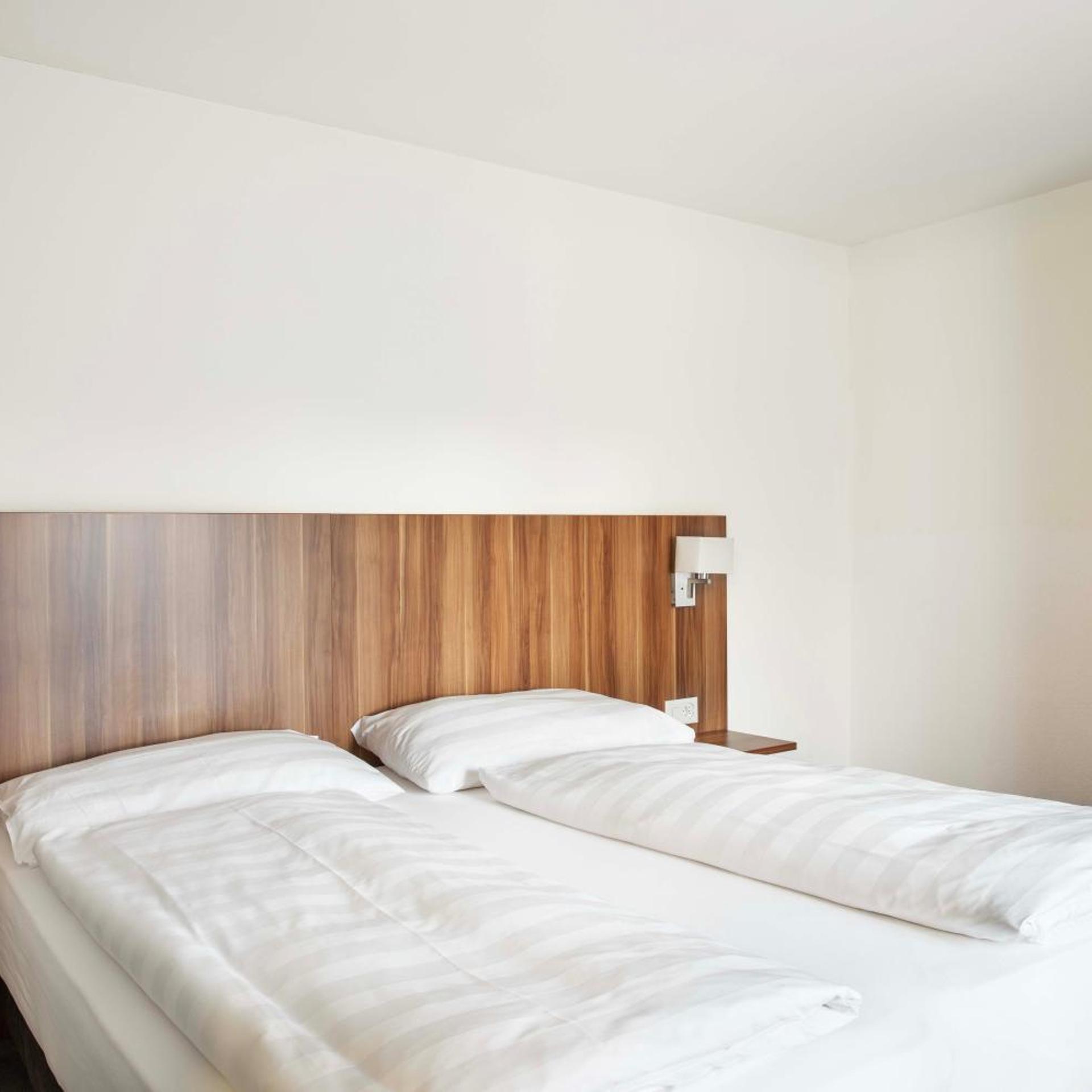 Medium, Backyard, Double Bed