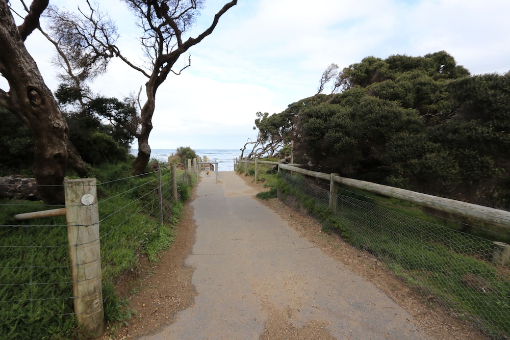 ANGLESEA BEACHFRONT FAMILY CARAVAN PARK 44/50