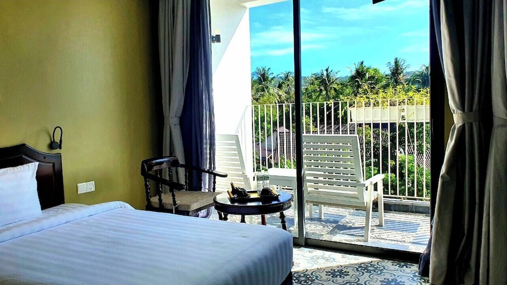 DELUXE, DOUBLE BED, MOUNTAIN VIEW