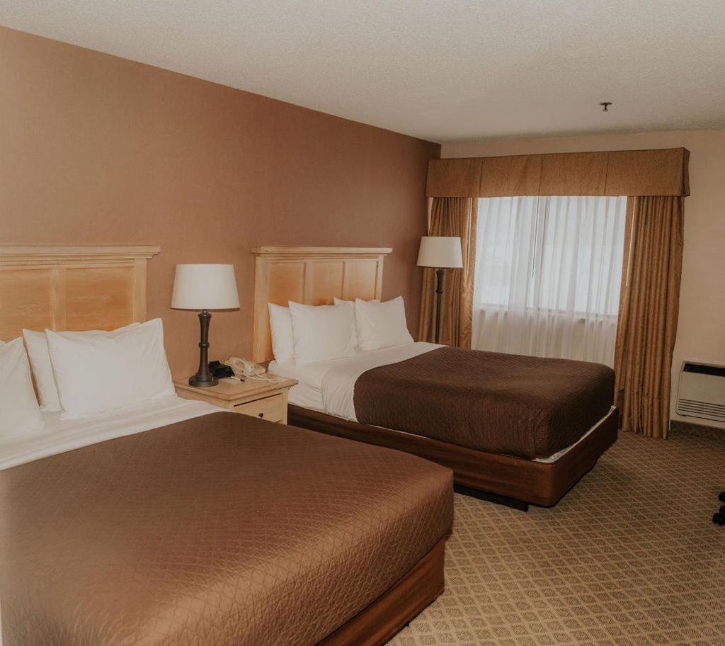 Upstairs, 2 Queen Beds