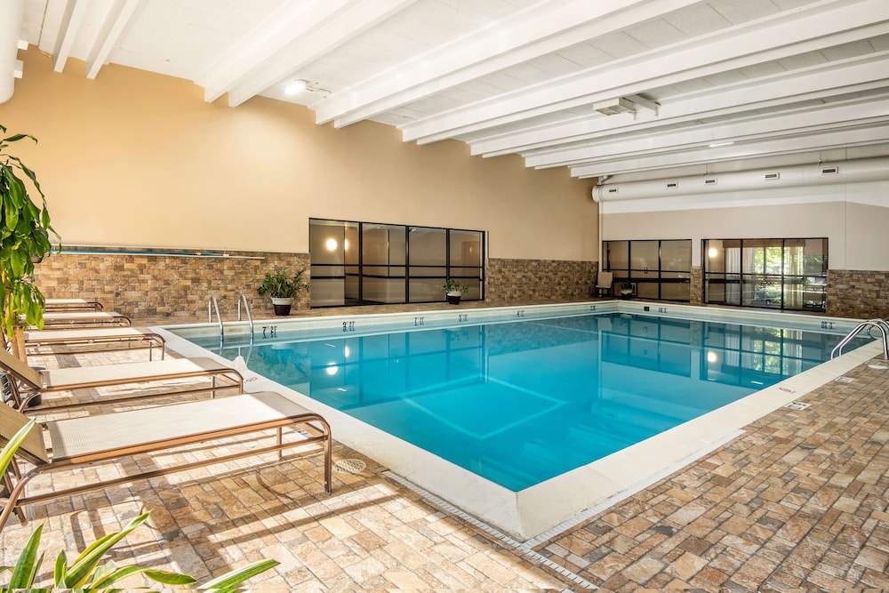 AmericInn by Wyndham Grand Rapids Airport North 35/62