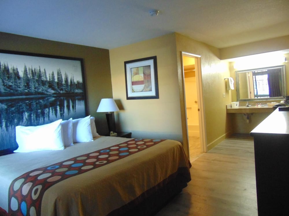 Super 8 By Wyndham Payson 4/17