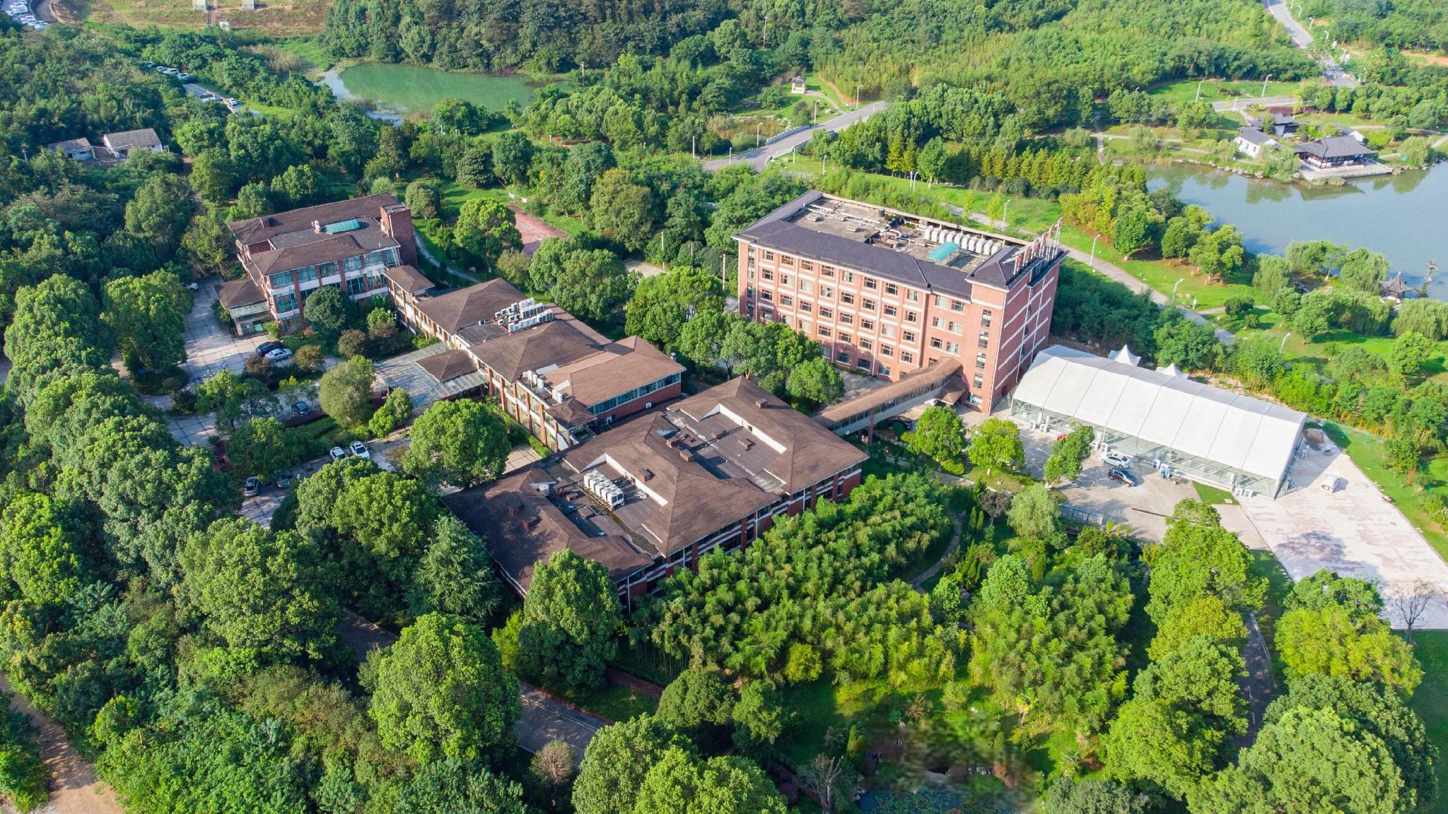 Jingtingshan Resort 24/25