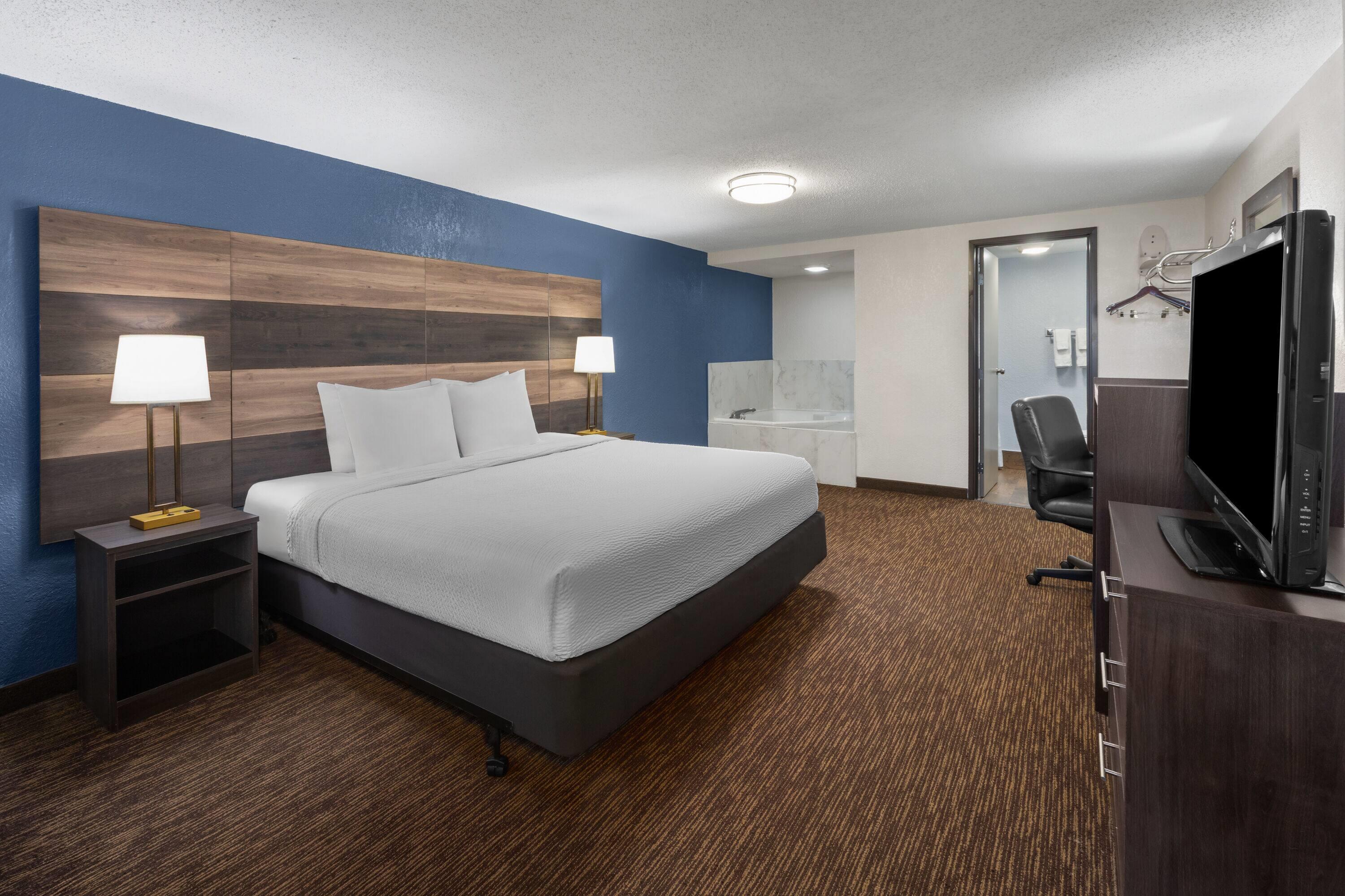 غرفة بسرير مزدوج، Baymont By Wyndham Downtown Detroit 3/6