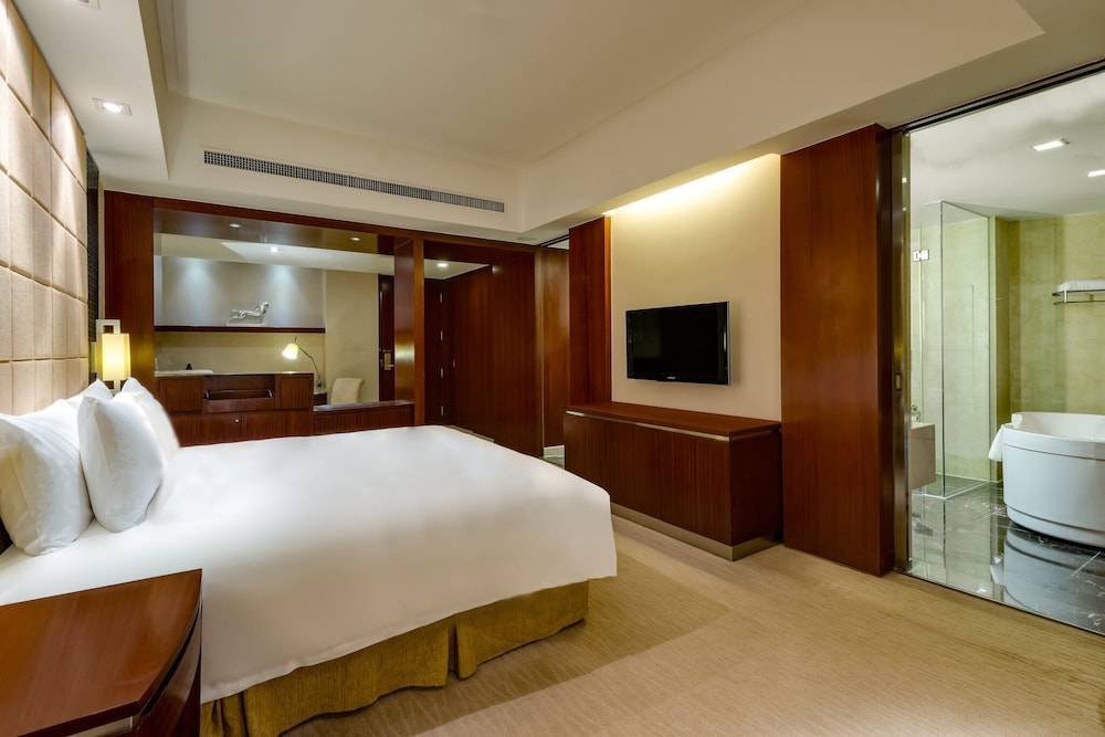 Crowne Plaza Yantai Seaview 18/82