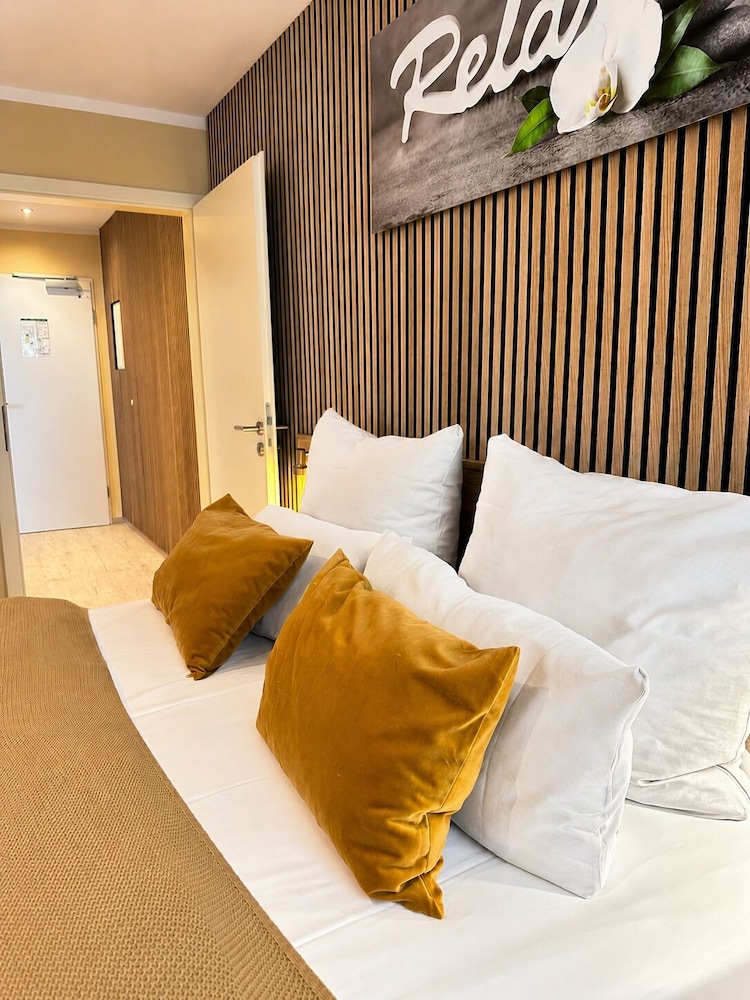 Hotel Select Suites & Aparts 25/50