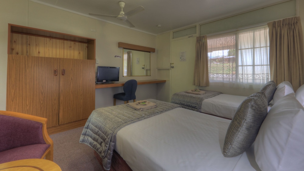 ATHERTON HINTERLAND MOTEL 17/40