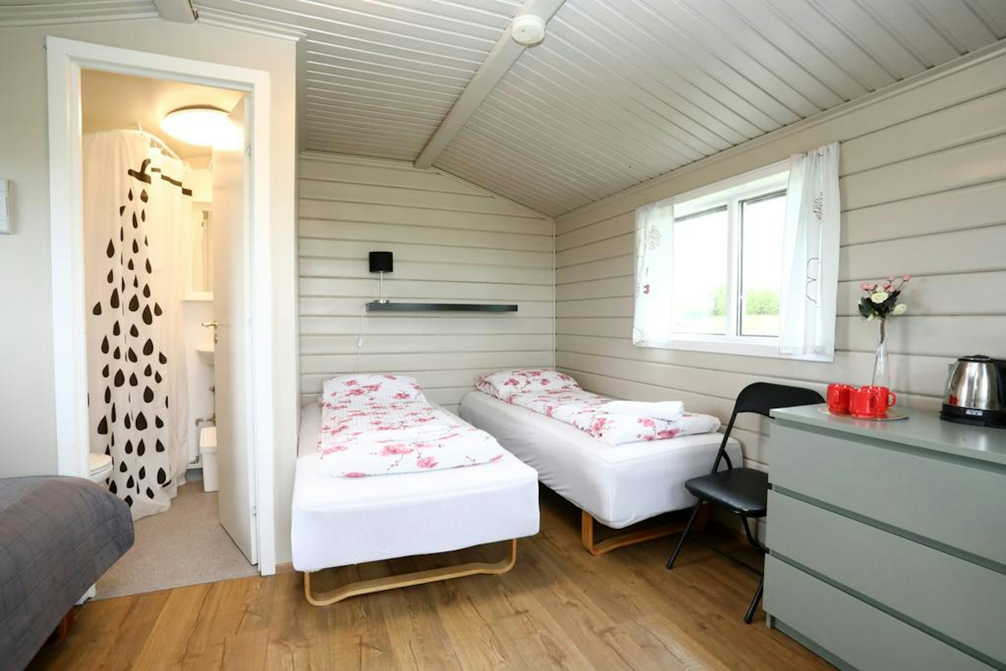 Cottage, Studio