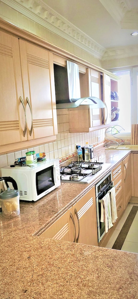 Luxury 2-Bdrm Apartment In Oysterbay 41/50