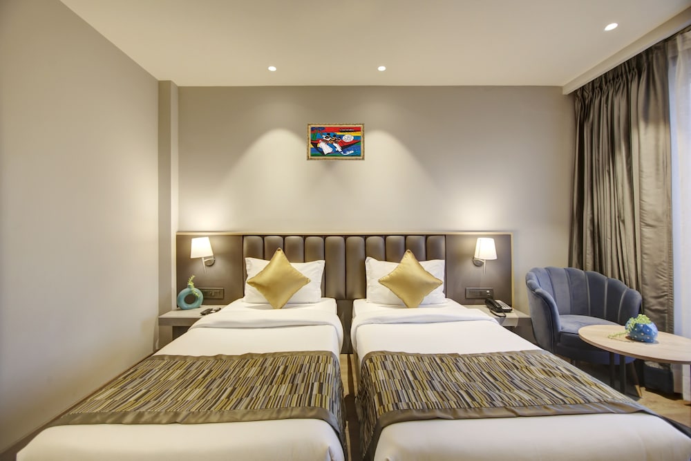 DELUXE, TWIN BEDS
