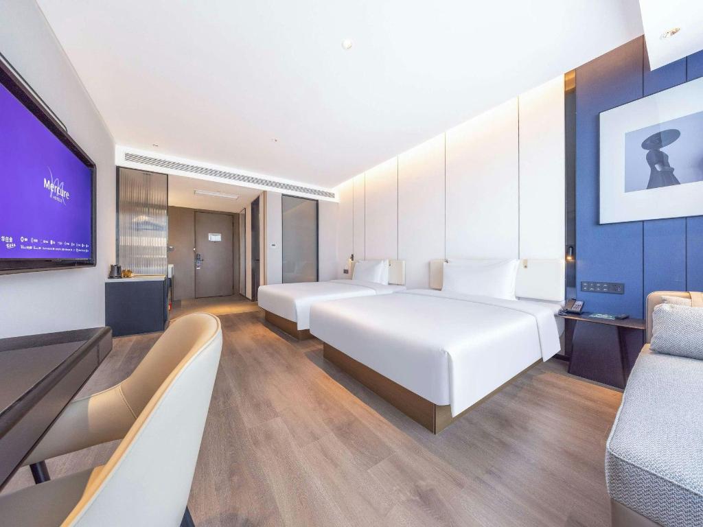 EXECUTIVE, TWIN BEDS