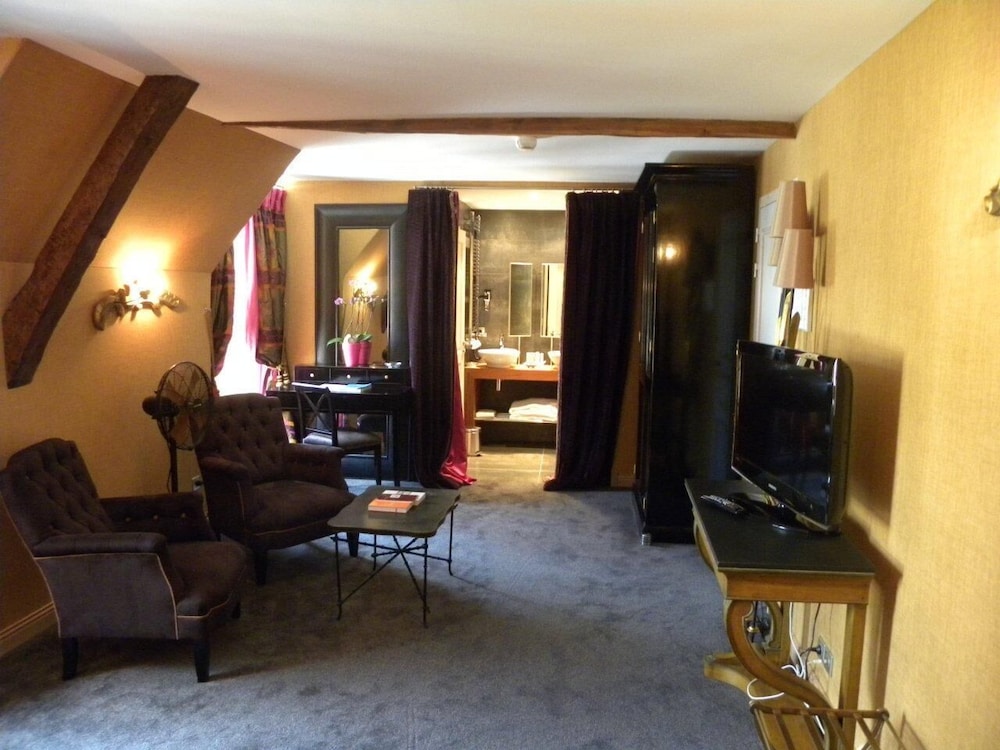 CHATEAU DE FERE HOTEL 27/50