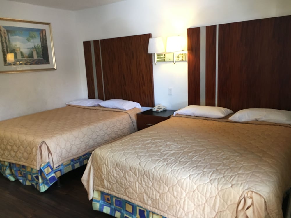 Riverside Inn & Suites 7/56