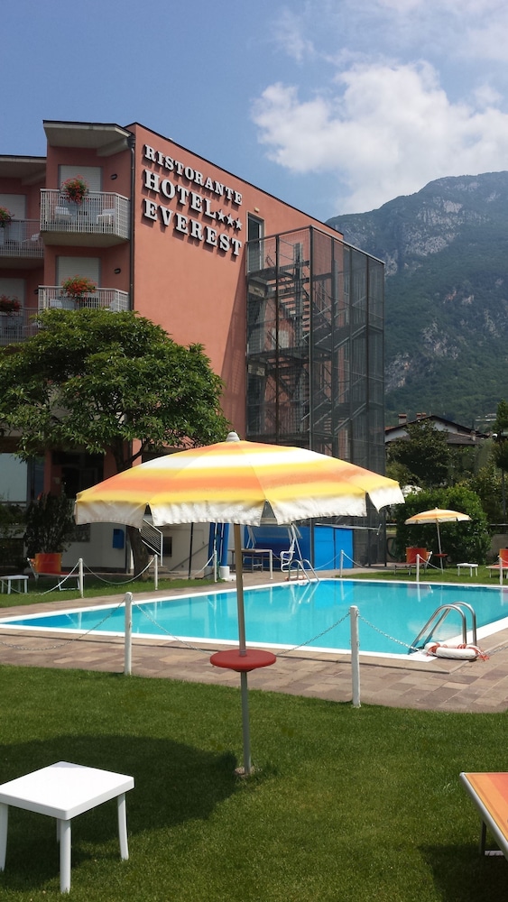 Hotel Everest 68/70
