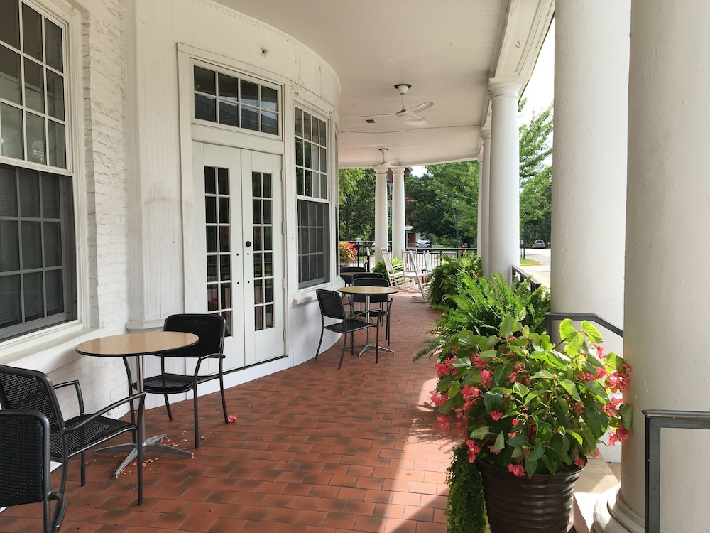 Historic Boone Tavern Hotel and Restaurant 54/69