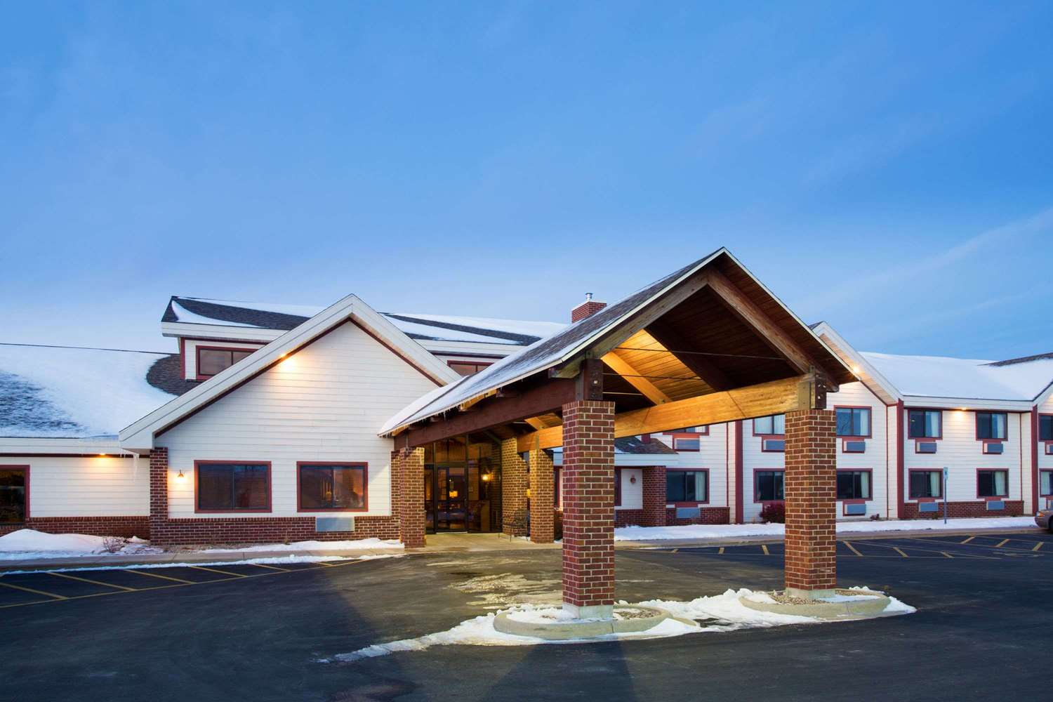 AmericInn by Wyndham New London 1/15