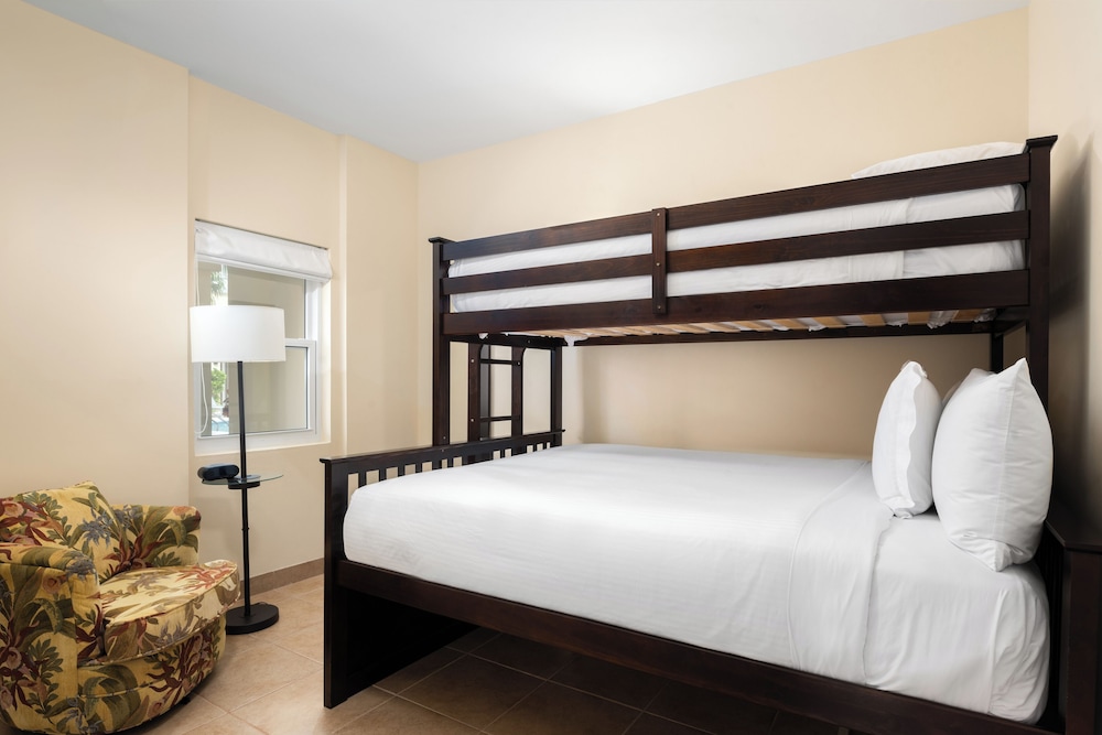 2 Bedrooms, Lanai, Bungalow, King and Queen Bed, Bunk Bed, Sofa