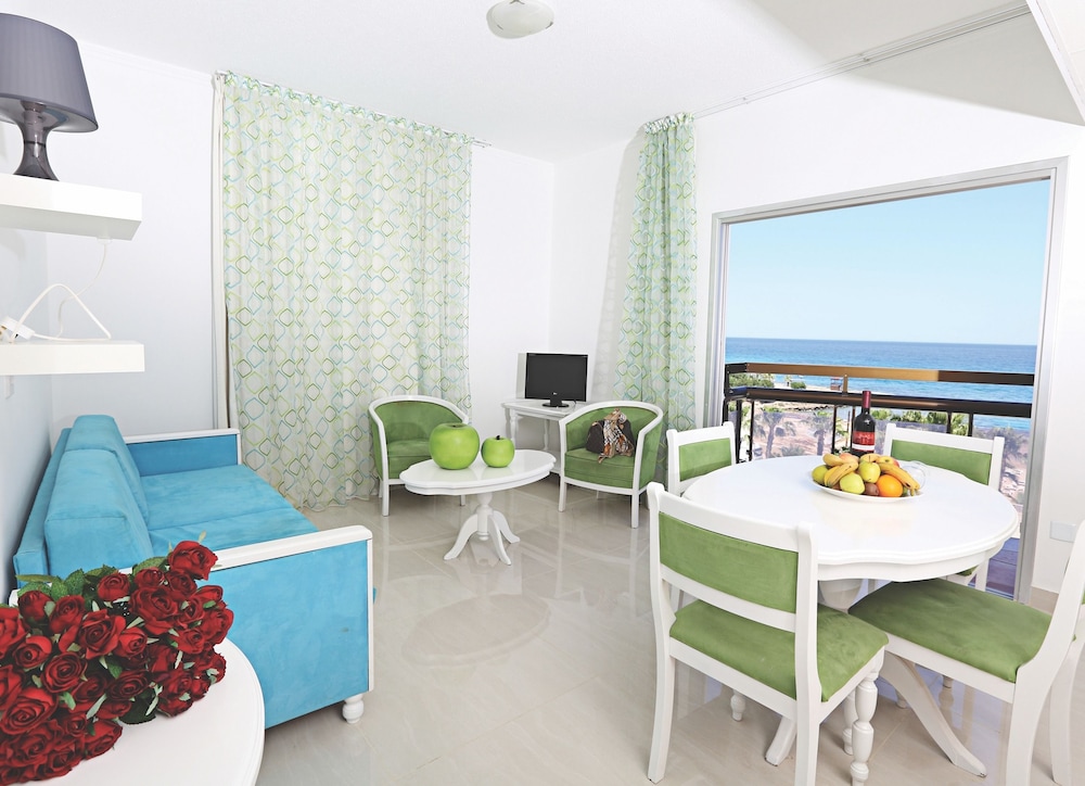 Marlita Beach Hotel Apartments 13/50