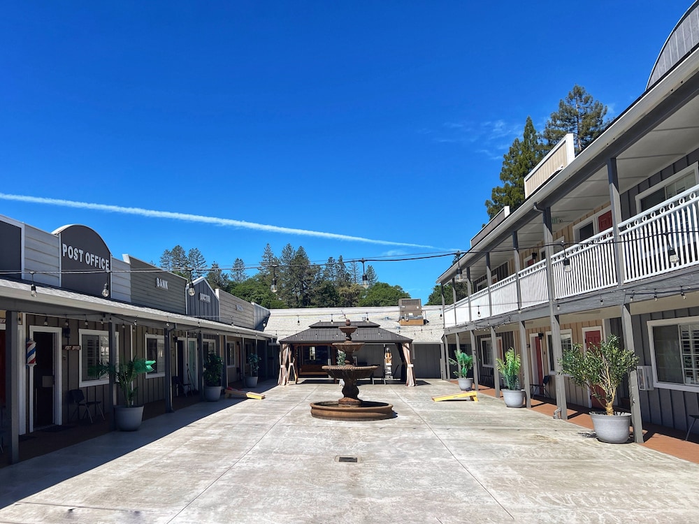 The Old West Inn 49/57