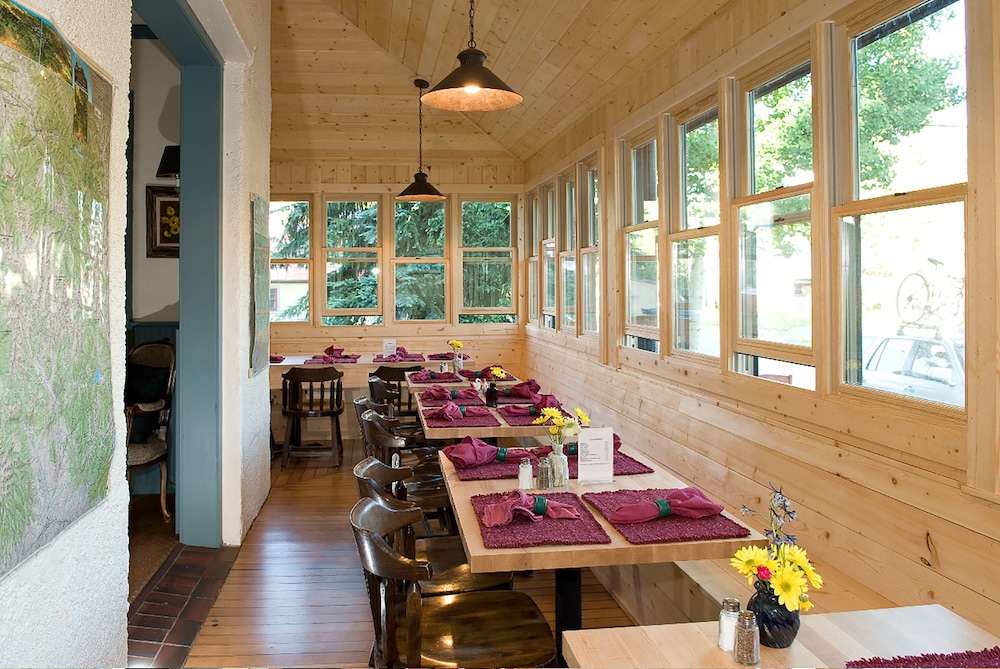 ELK MOUNTAIN LODGE 46/61