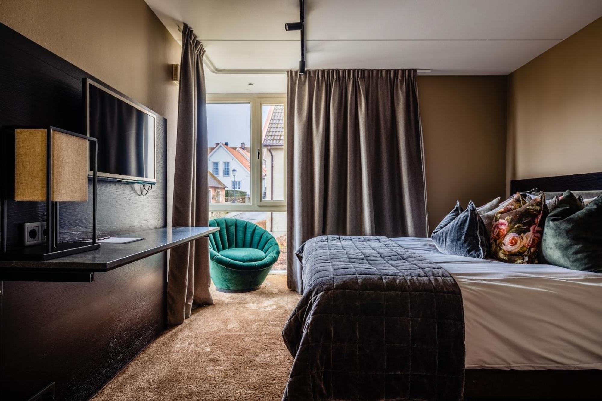 Room, Twin Beds, Separate Building
