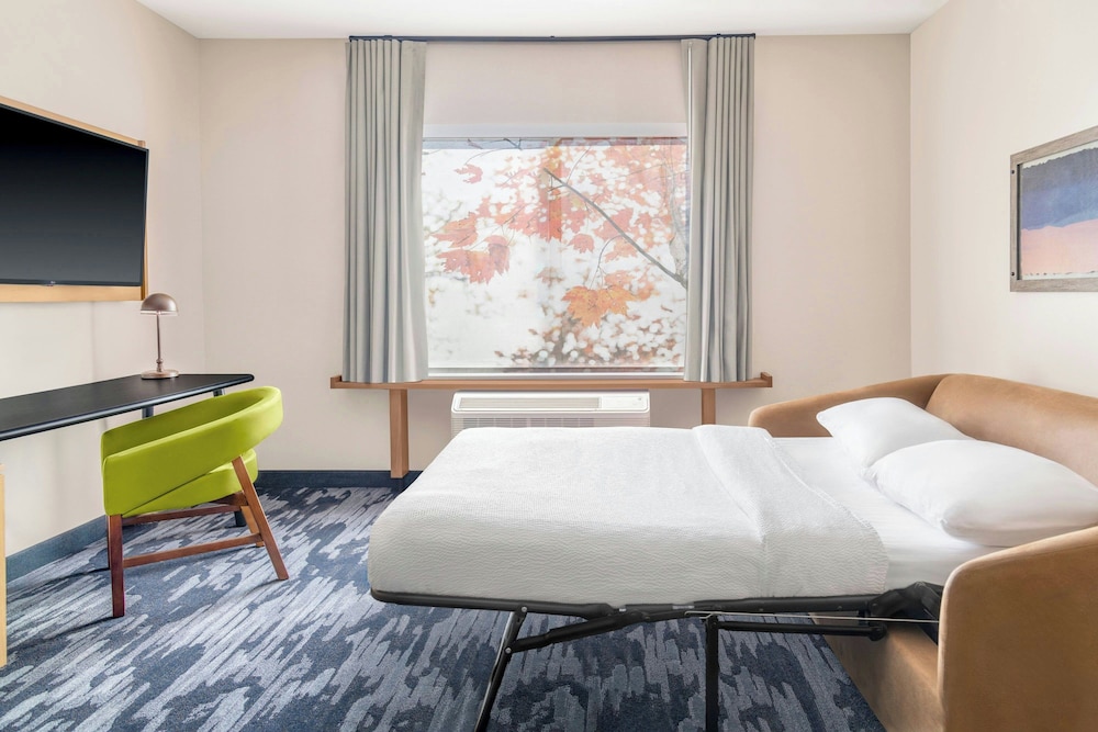 Fairfield Inn & Suites by Marriott Detroit Taylor 16/36