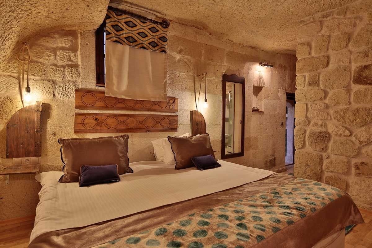 COMFORT, DOUBLE OR TWIN BED, COURTYARD AREA