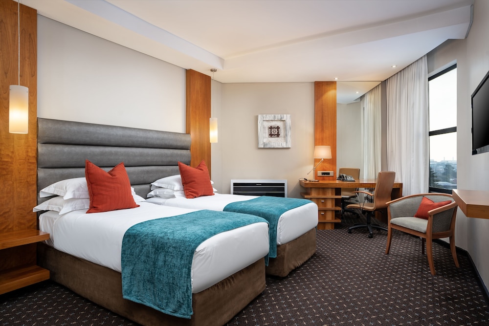 Premier Hotel Or Tambo 15/66