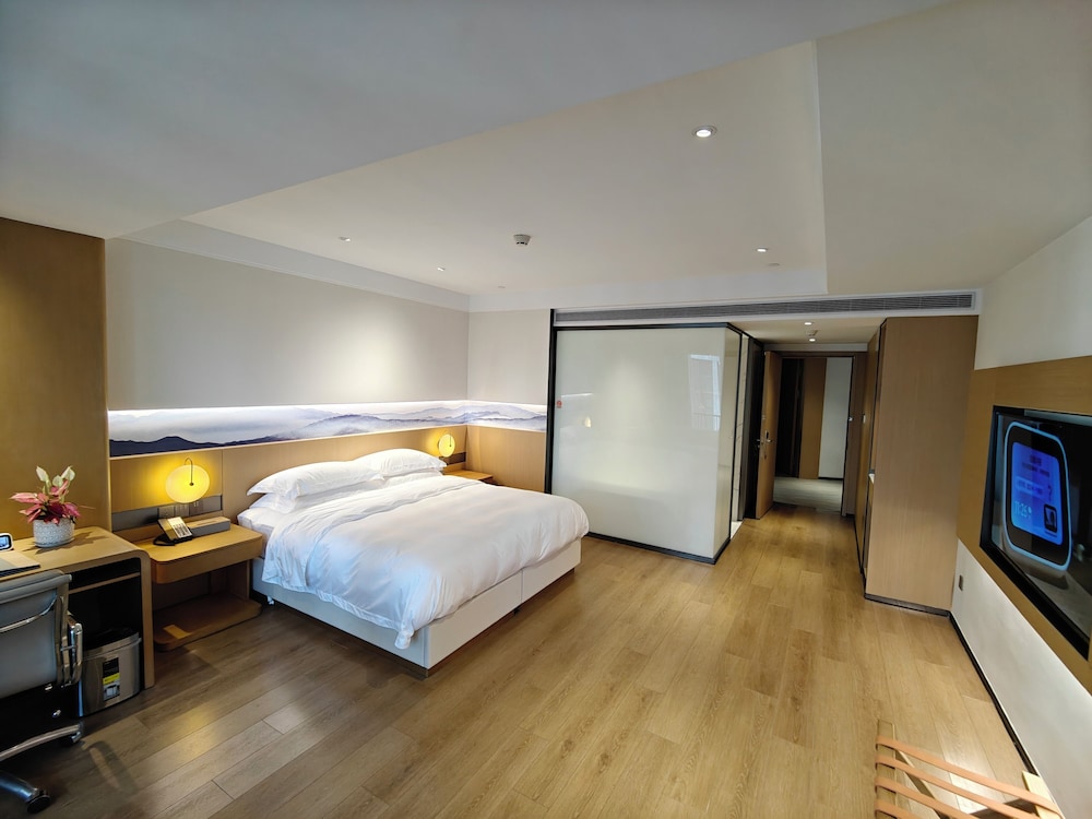 Qianhai Service Apartment 6/17