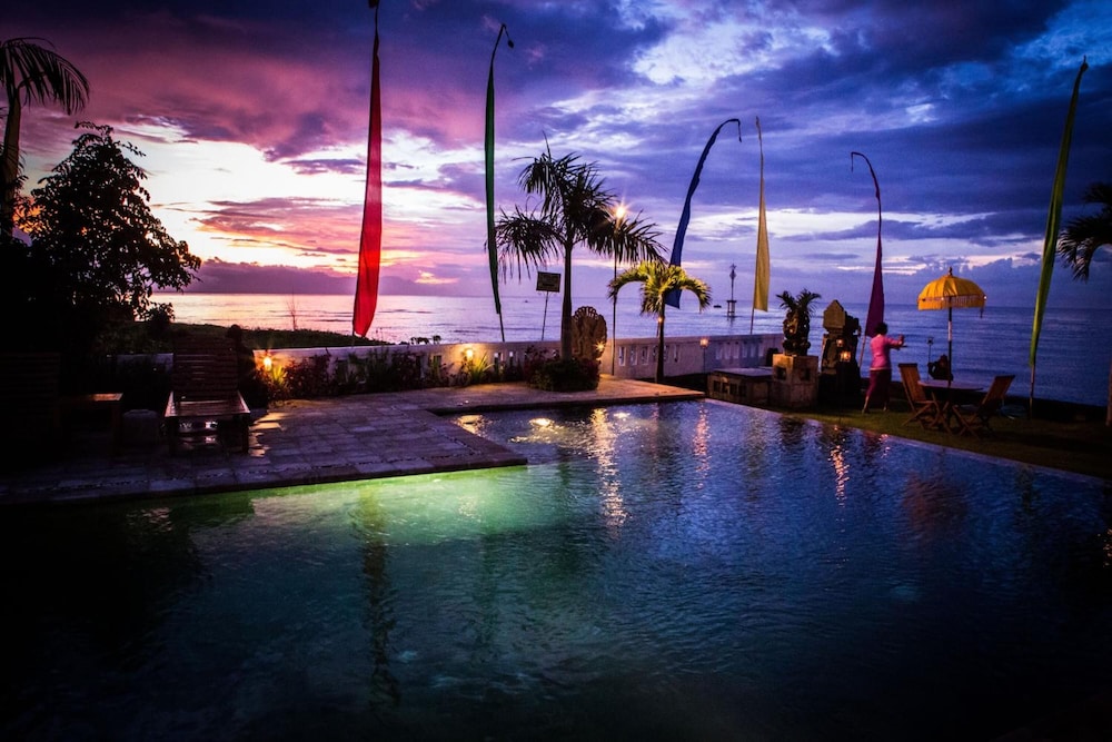 Kelapa Lovina Beach Villas 11/47