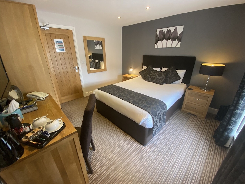 The Three Horseshoes Hotel 7/50