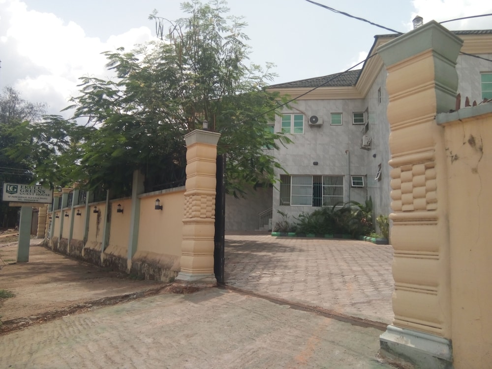 Ekulu Green Guest House 10/12