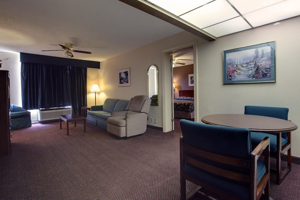 Americas Best Value Inn Marshall 14/18