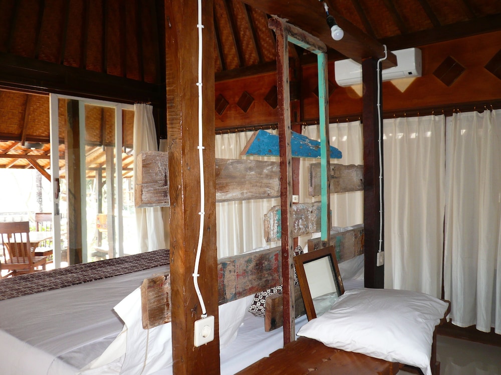 Classic Beach Villas 15/50